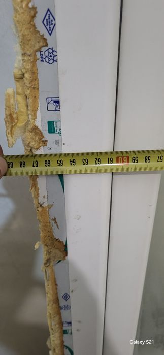 Продам пластиковую дверь