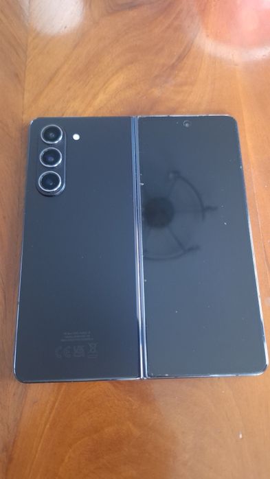 Galaxy Z Fold 5 256GB + 2 кейса