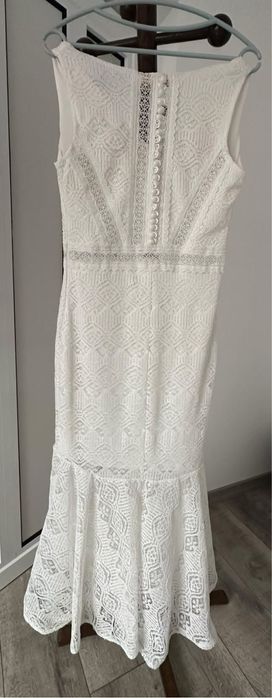 Бяла Дантелена Рокля