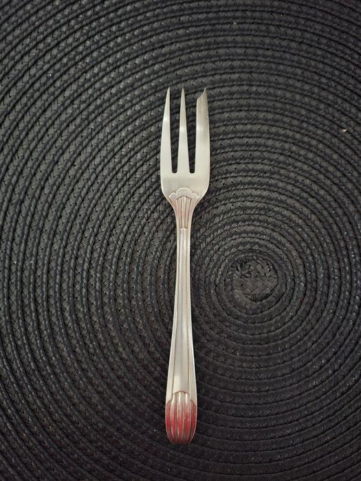 Furculița de argint pentru desert marcata