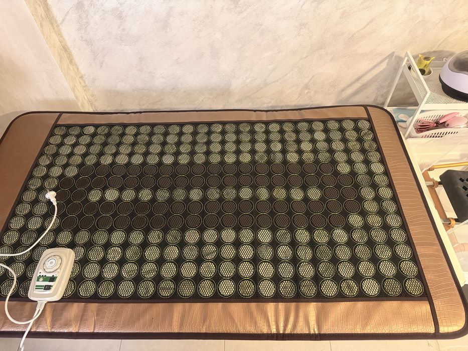 Saltea cu pietre de jad si turmalina