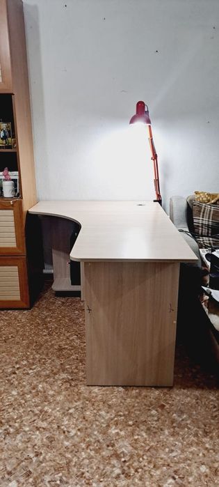 Большой угловой стол для компьютера