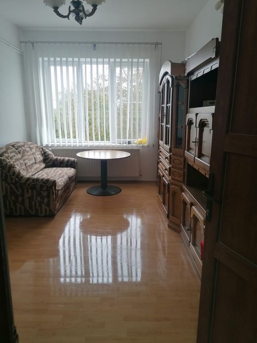 Închiriez apartament cu 3 camere