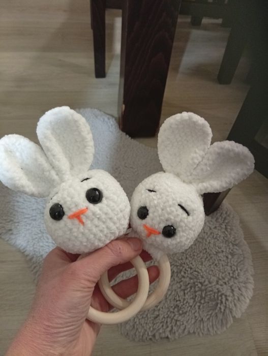 Ръчно плетена бебешка гризалка