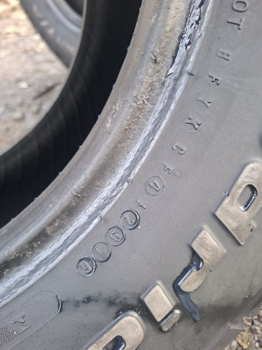 Vand 2 anvelope 32×11.50R 15 LT bune fara defecte