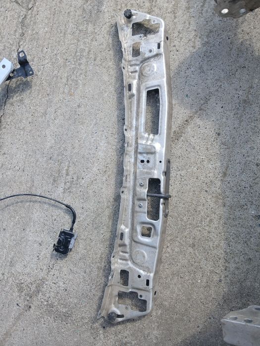 Piese mercedes c clas  w206  intaritura grila fata