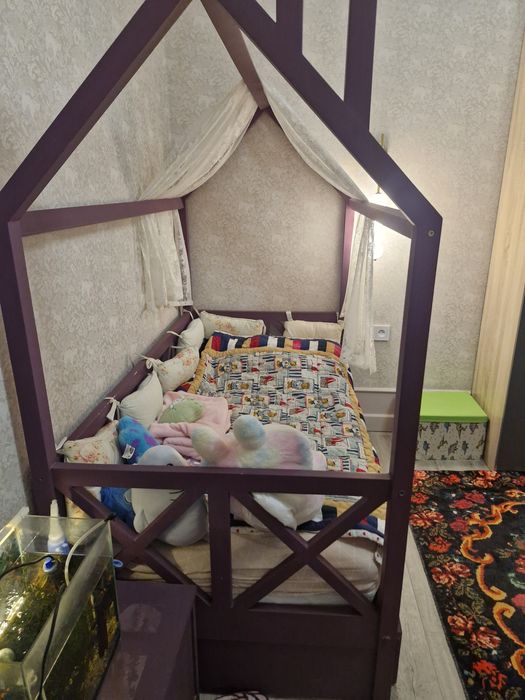 Детская кровать и матрас