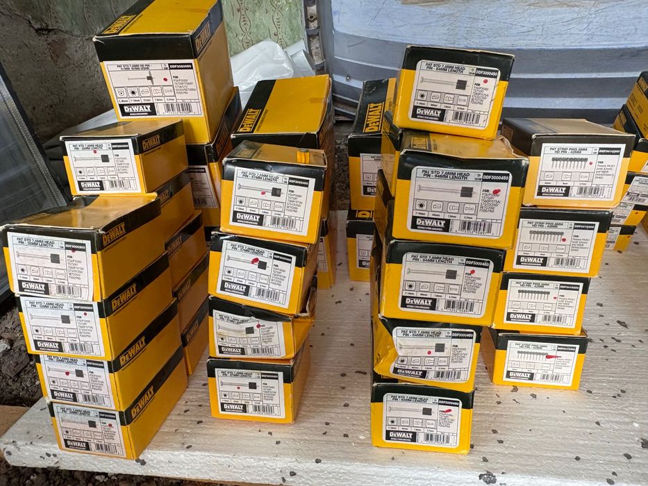 ЛОТ Чисто нов професионален инвентар DeWALT & Powers (Над 130 кутии) – Директен Монтаж