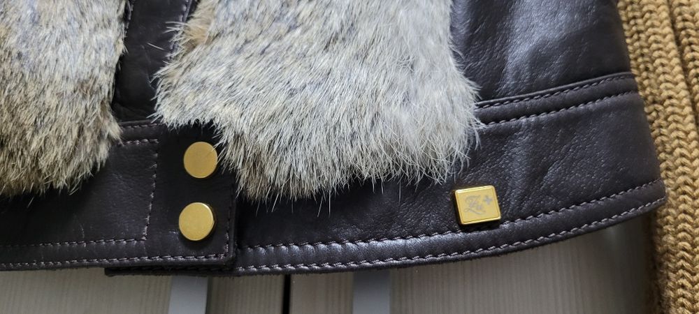 Кожаная  куртка,  джемпер