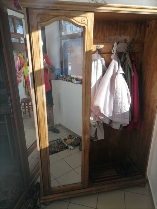 Vand garderoba cu structură din lemn masiv, stejar.