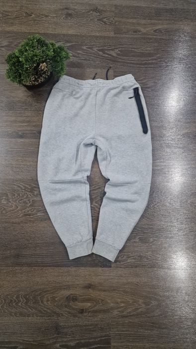 Pantaloni de trening Nike Tech