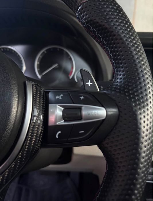 Vand Volan Carbon BMW cu padele Seria 5 F10 F11 F07 GT Seria 6 F06 F12 Seria 7 F01 X5 F15 X6 F16