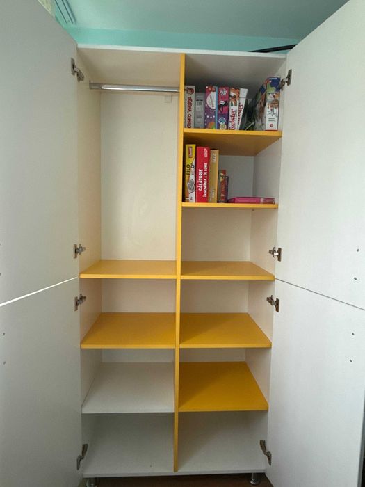 Vând dulap în stare foarte  bună, curat și pregătit de folosit imediat