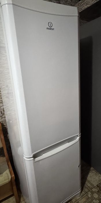 Холодильник Indesit