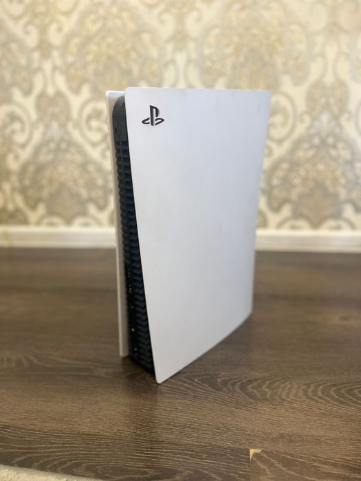 Продам PS 5 в хорошем состоянии