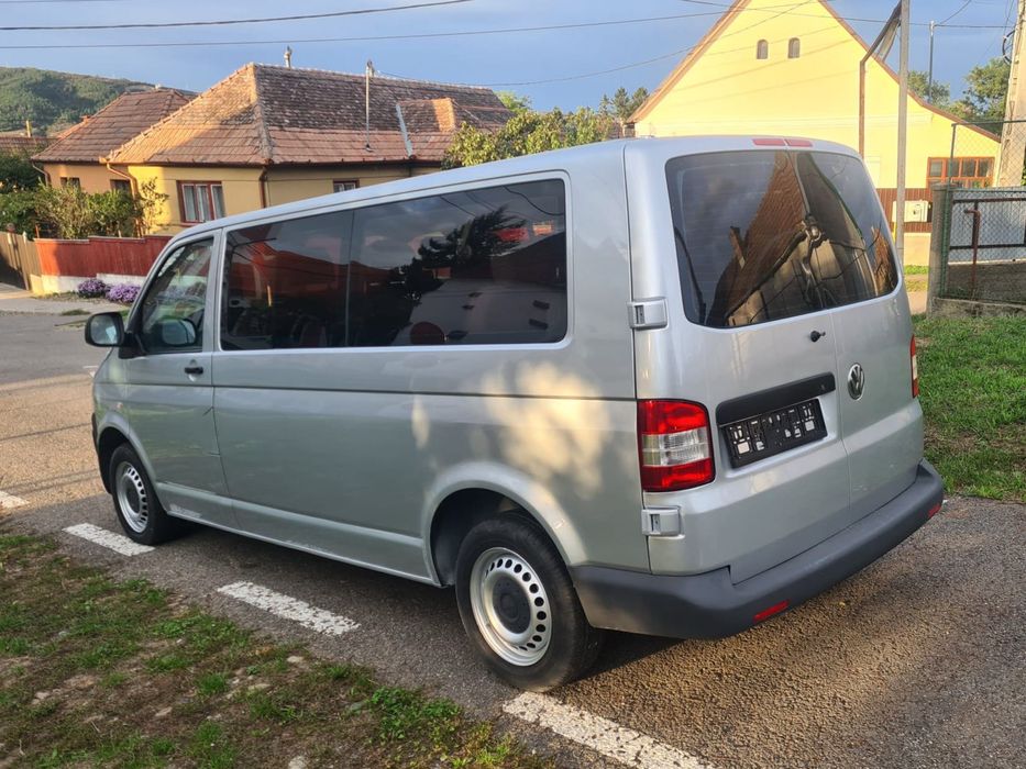 Volkswagen Transporter T5, Lung, 2011, 9 locuri