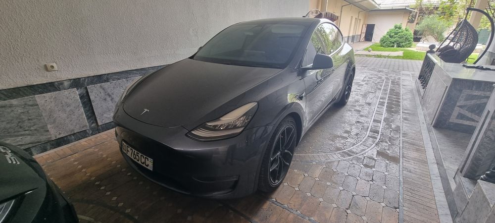 Tesla model y srochno