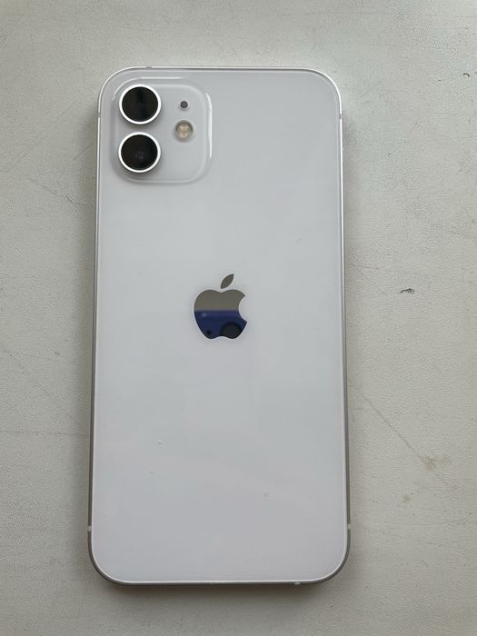 Продаю iPhone 12, 64 гб. Черный и белый