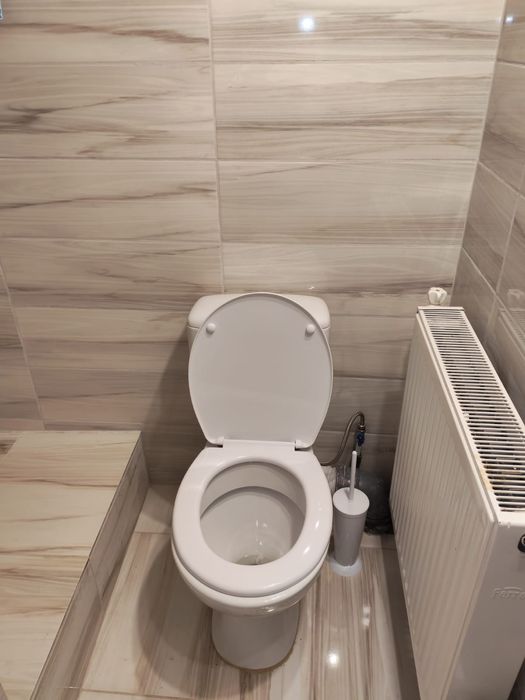 Inchiriez garsoniera 20m2 la curte anexa la  casa proprietarului regim