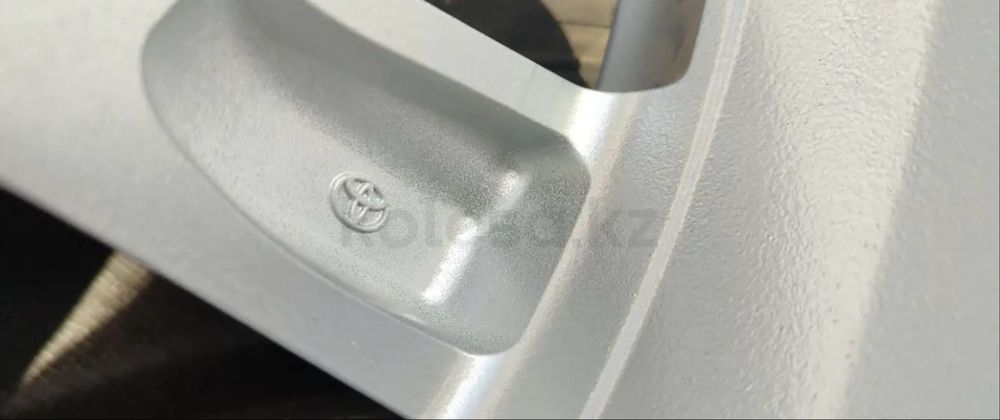 Toyota Camry 75 R17