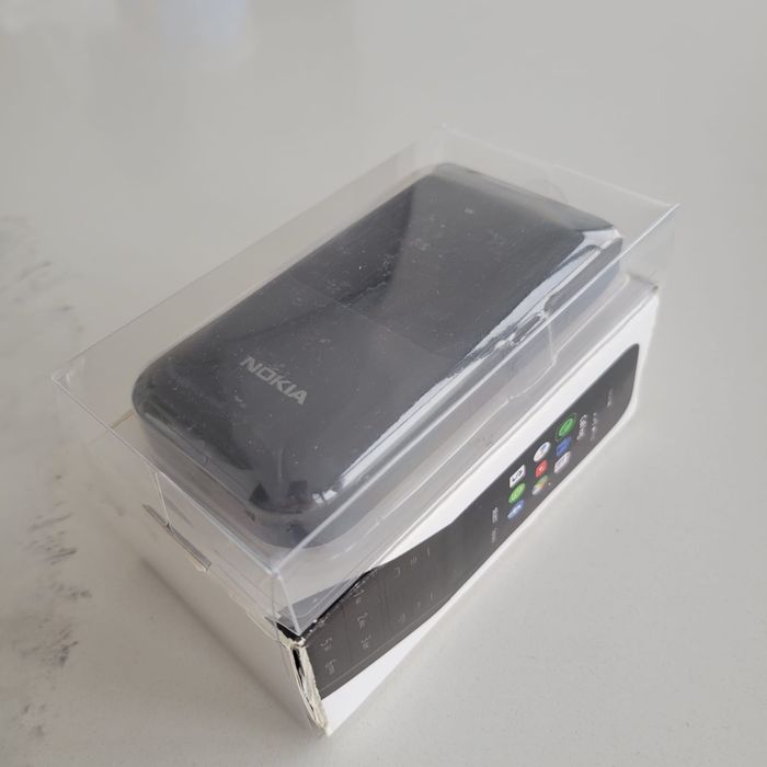 Телефон Nokia 2720 Flip