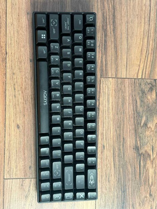Vand tastatura de gaming