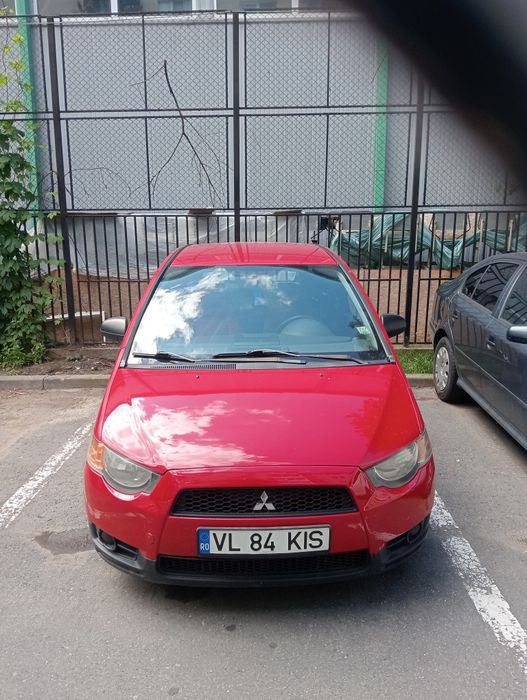 Vând Mitsubishi colt
