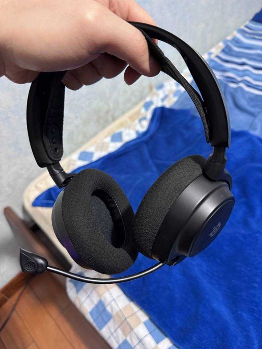 Игровые наушники SteelSeries Arctis Nova 7