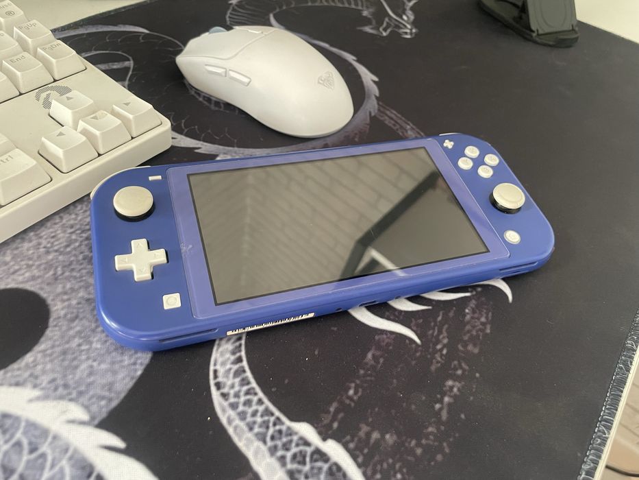 Продам Nintendo switch lite