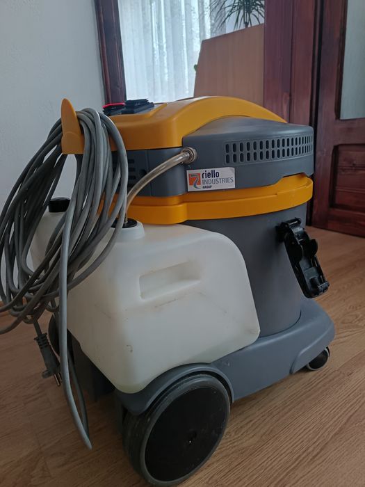 Aspirator injecție-extracție cu apă