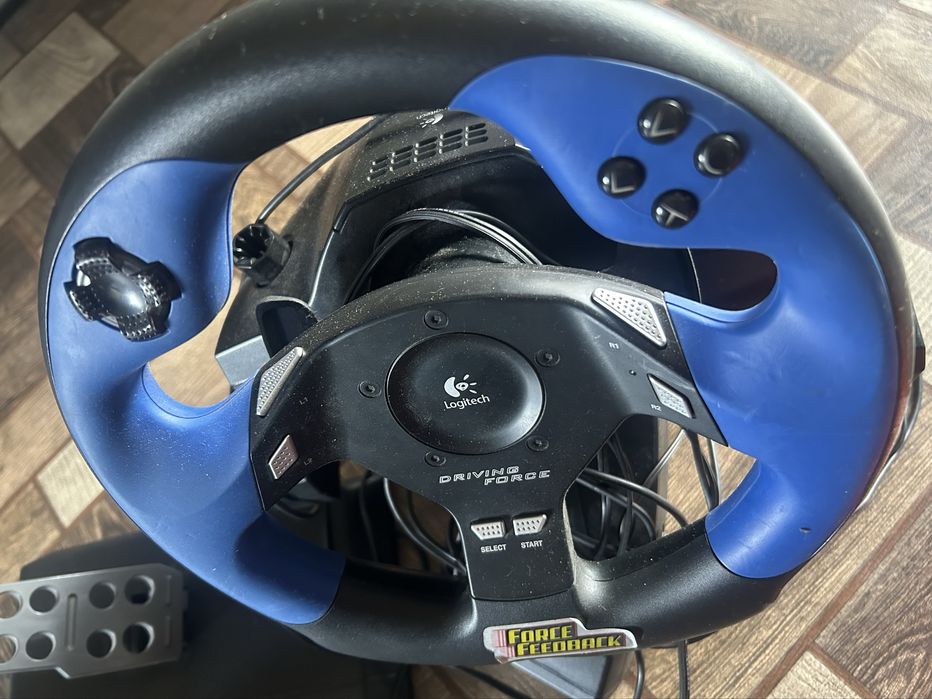 игровой руль Logitech DRIVING FORCE