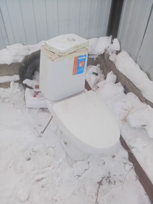 Продам унитаз в нормальном состоянии