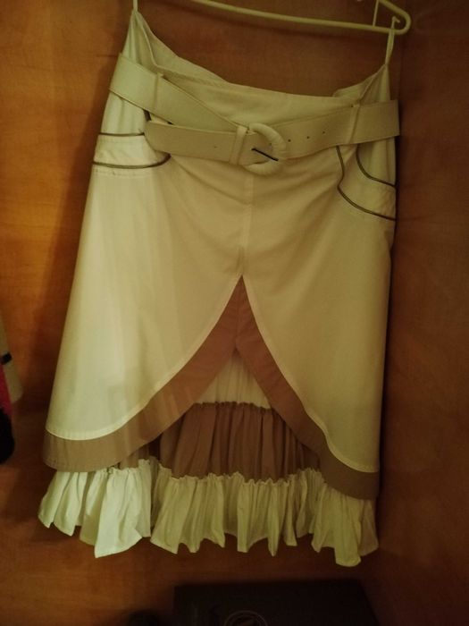 Fusta alba, cu volănaș