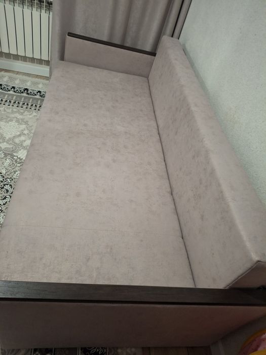 Диван  с подушками