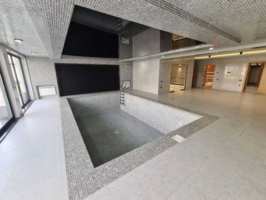 Особняк креативного класса с 16 сотками и 1300 кв.м. Цент. Лун.