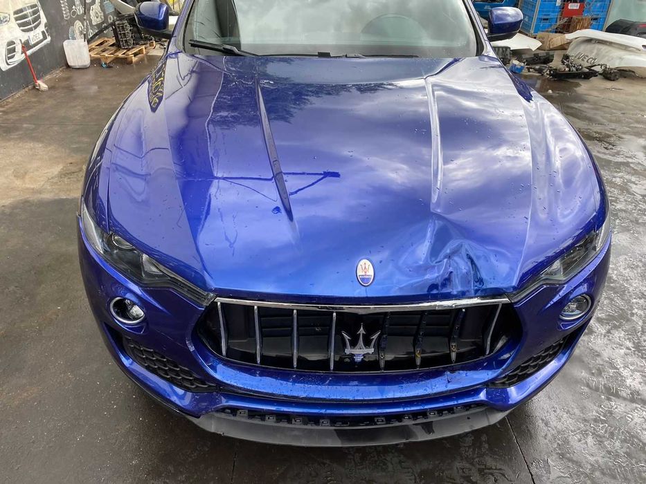 Dezmembrez Maserati Levante 3.0 benzina/far levante/capota/far/stop/