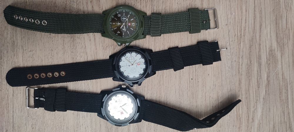 Lot 3  Ceasuri Quartz Swiss Army