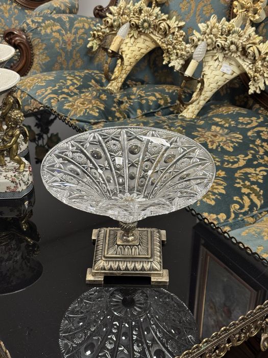 Fructiera deosebita din cristal cu picior din bronz argintat