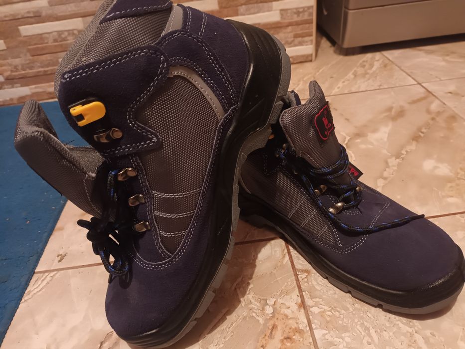 Bocanci de lucru cu protectie