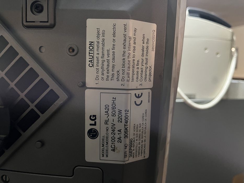 Продам Кинопроектор LG