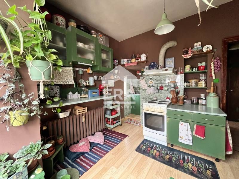 Артистичен тристаен апартамент в  сърцето на кв. Оборище