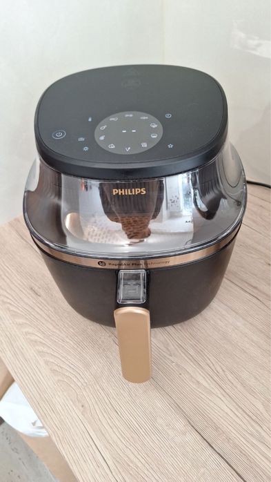 Продавам Air Fryer Philips RapidAir Plus