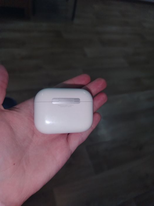 Airpods pro 3 в нормольном состоянии