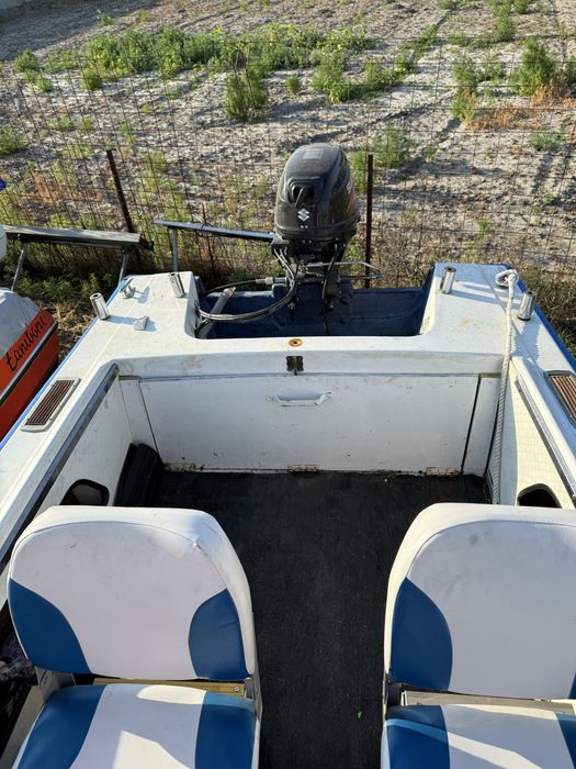 Barca cu motor de vanzare