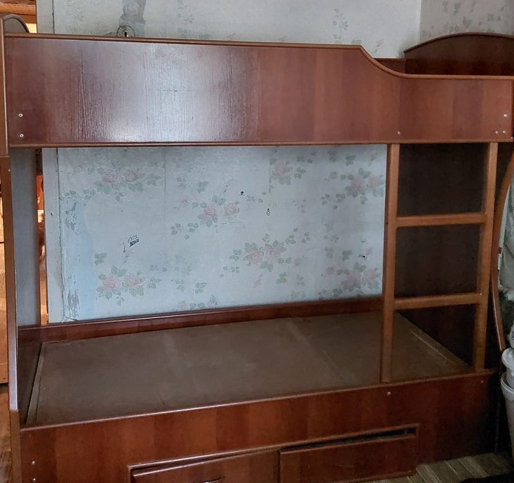 Двухъярусная кровать