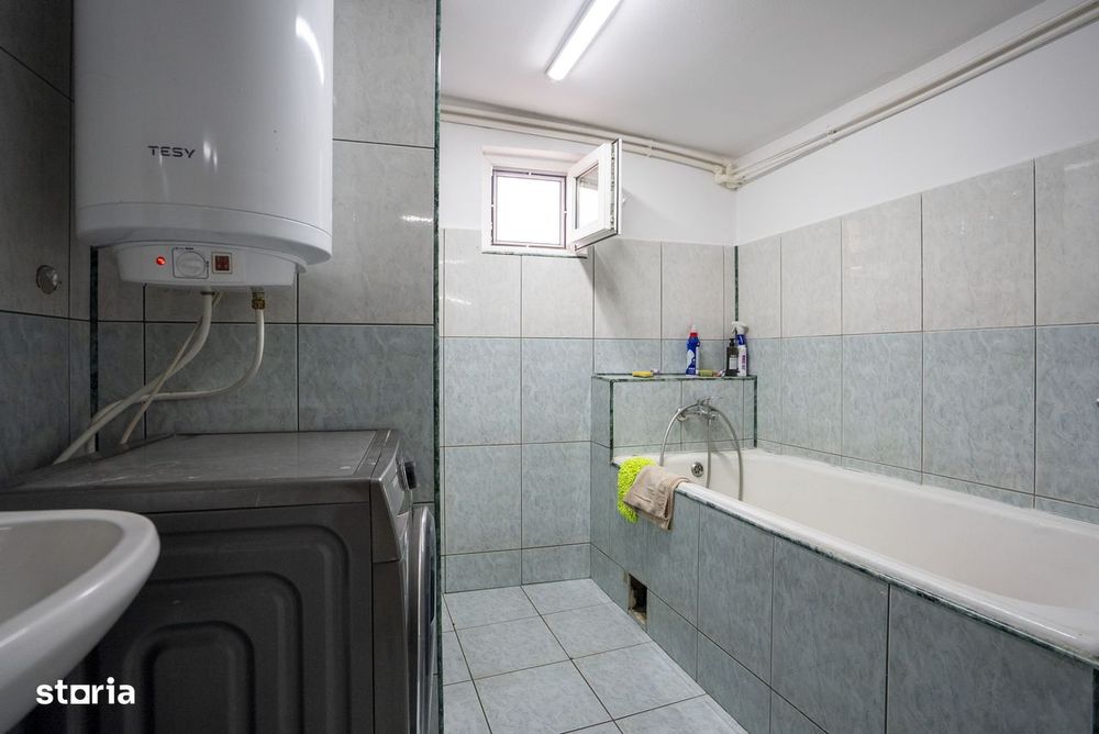 Casa 5 camere in Rogerius, la bulevard, cu acces auto