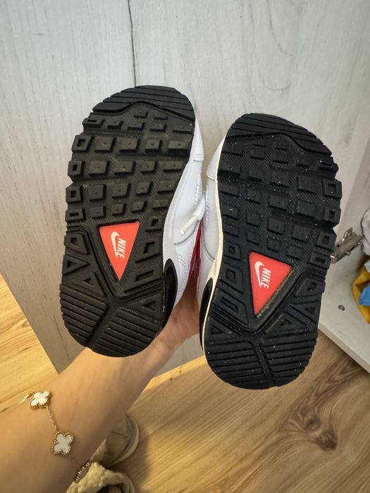 Детски нови обувки