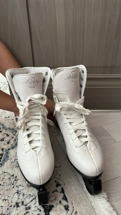 Продаю коньки новый.39 размер