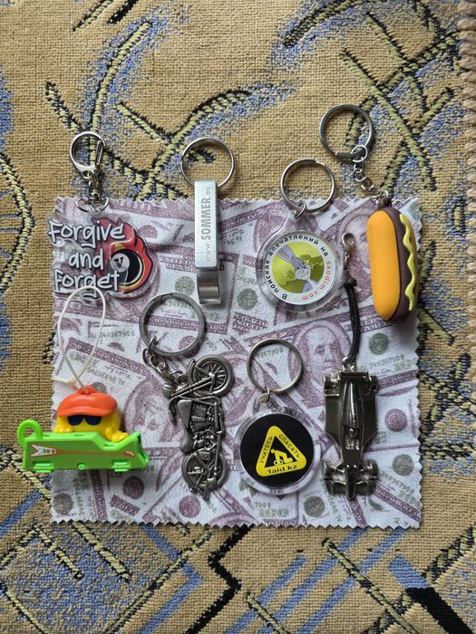Продам брелки  разные
