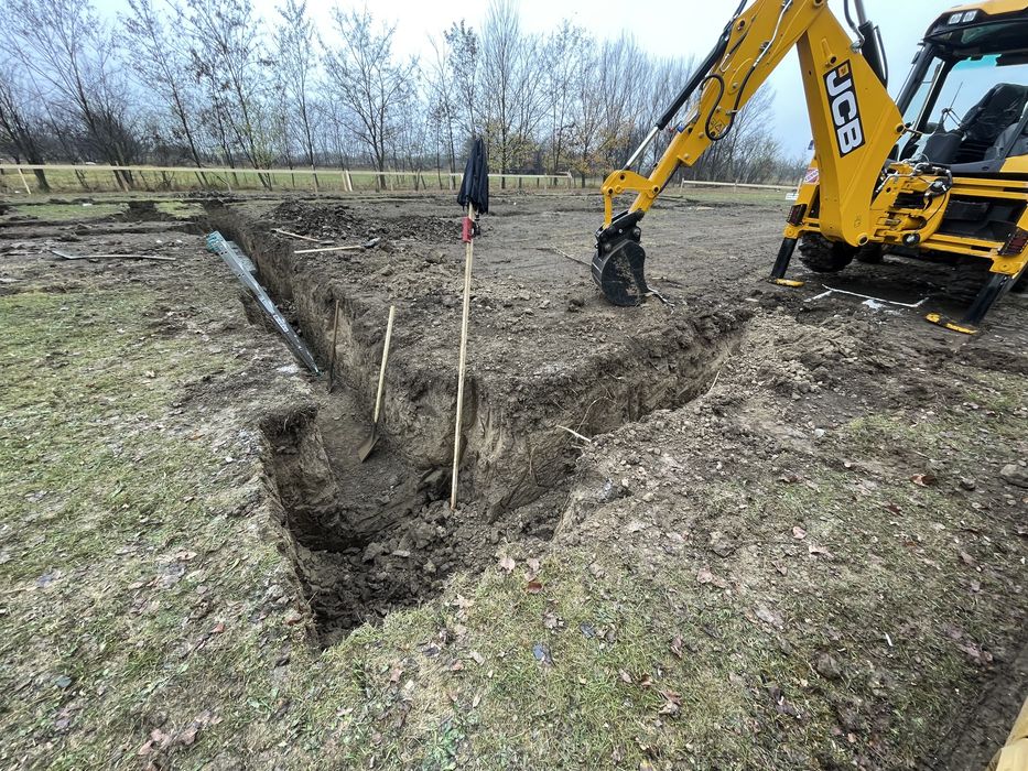 Inchiriez buldoexcavator ,picon,cupa multifuncțională, lame paleti etc